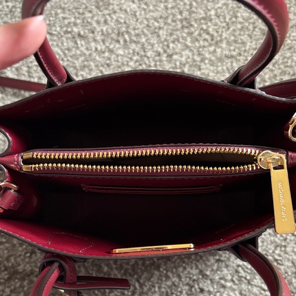 Michael Kors burgundy crossbody - Picture 3 of 7